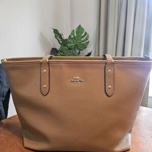 Coach Brown Leather Tote Bag - Well Loved.. PLEASE SEE PHOTOS